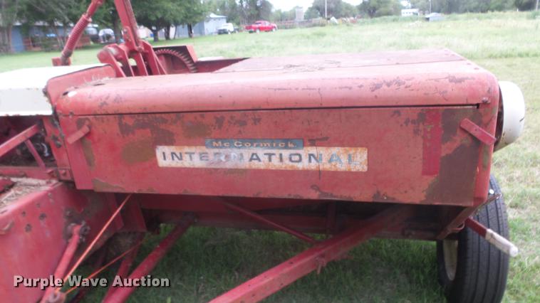 image for item BL9010 International 47 square baler