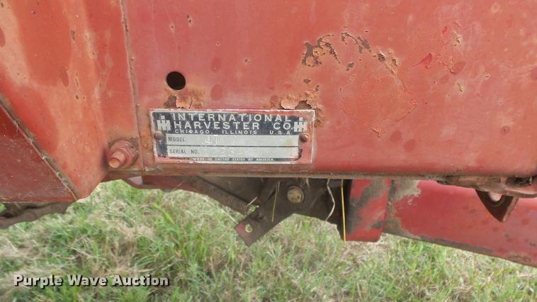 image for item BL9010 International 47 square baler