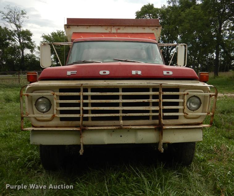 image for item DB8253 1973 Ford F600 feed mixer truck