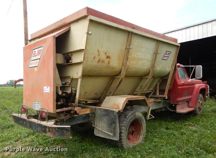 image for item DB8253 1973 Ford F600 feed mixer truck