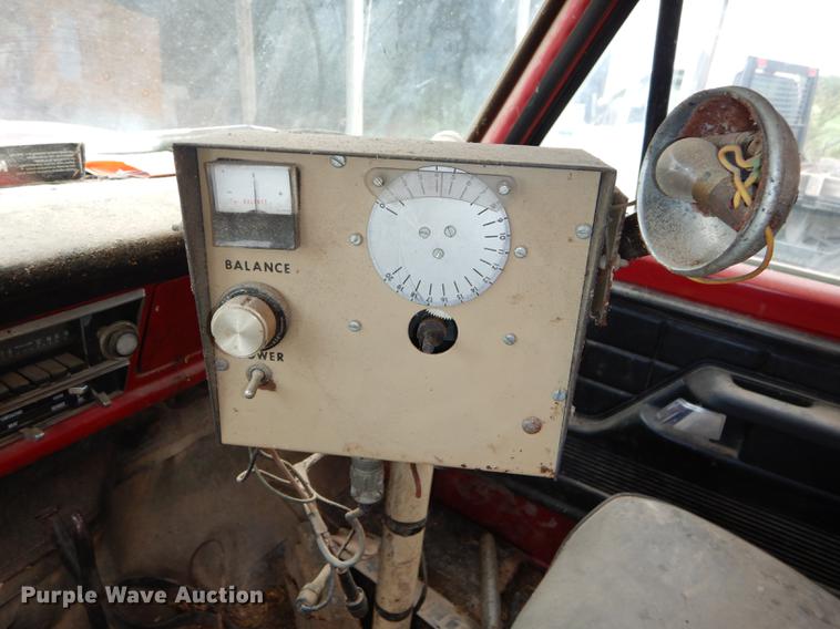 image for item DB8253 1973 Ford F600 feed mixer truck