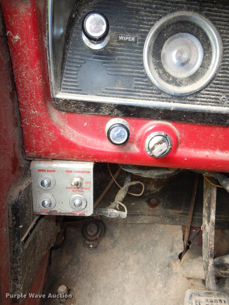 image for item DB8253 1973 Ford F600 feed mixer truck