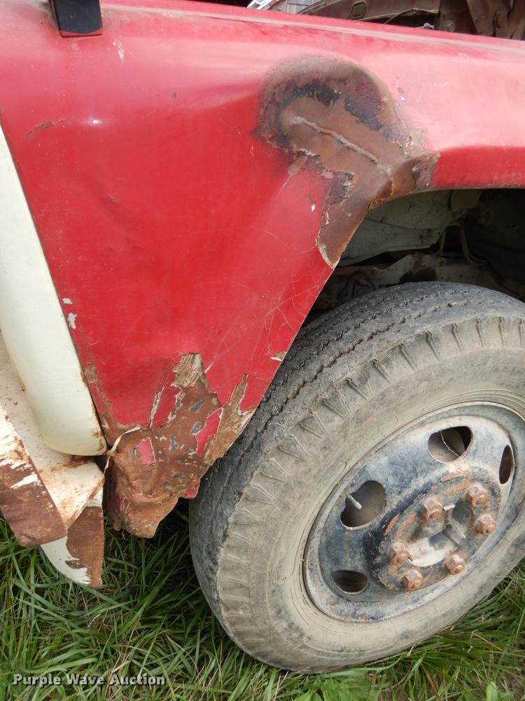 image for item DB8253 1973 Ford F600 feed mixer truck