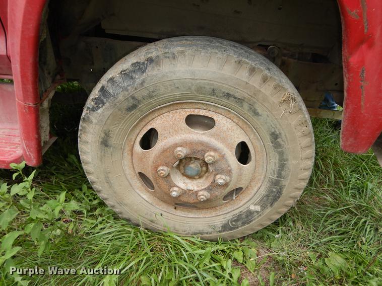 image for item DB8253 1973 Ford F600 feed mixer truck