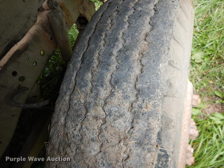 image for item DB8253 1973 Ford F600 feed mixer truck