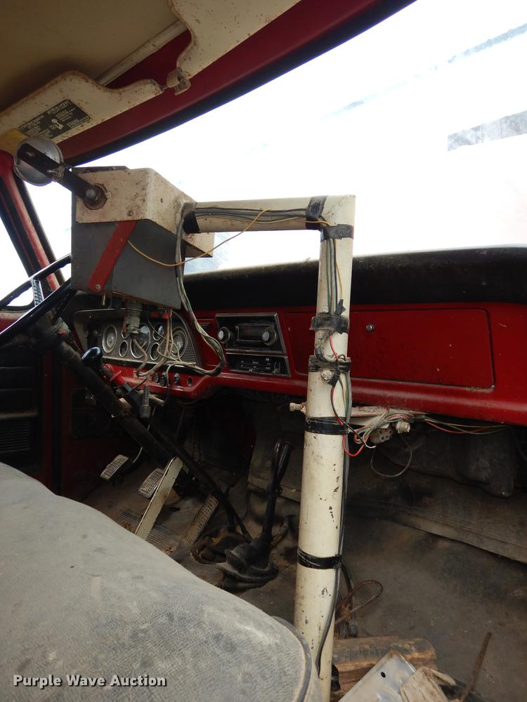 image for item DB8253 1973 Ford F600 feed mixer truck
