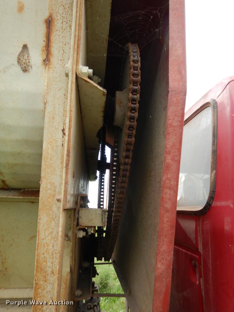 image for item DB8253 1973 Ford F600 feed mixer truck