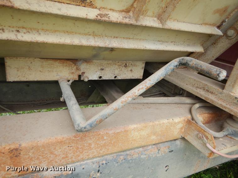 image for item DB8253 1973 Ford F600 feed mixer truck