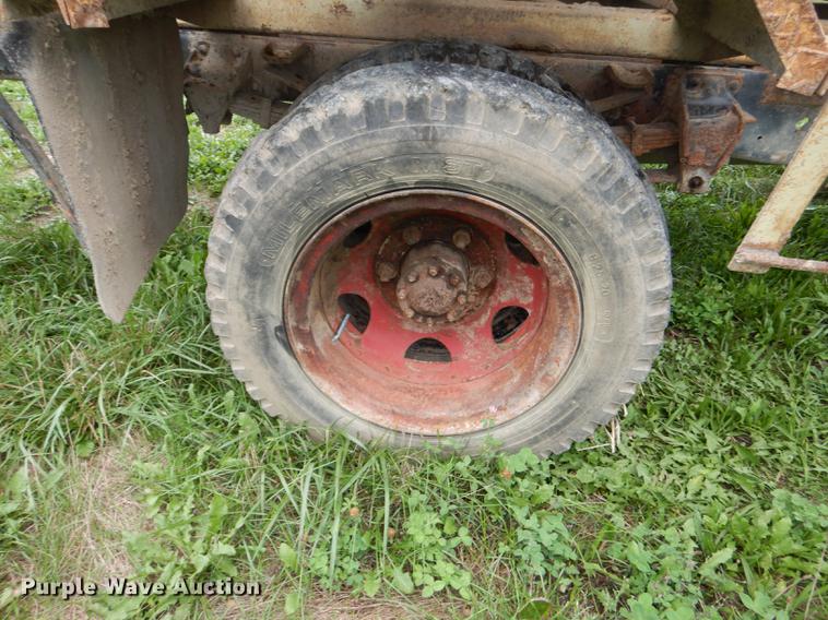 image for item DB8253 1973 Ford F600 feed mixer truck