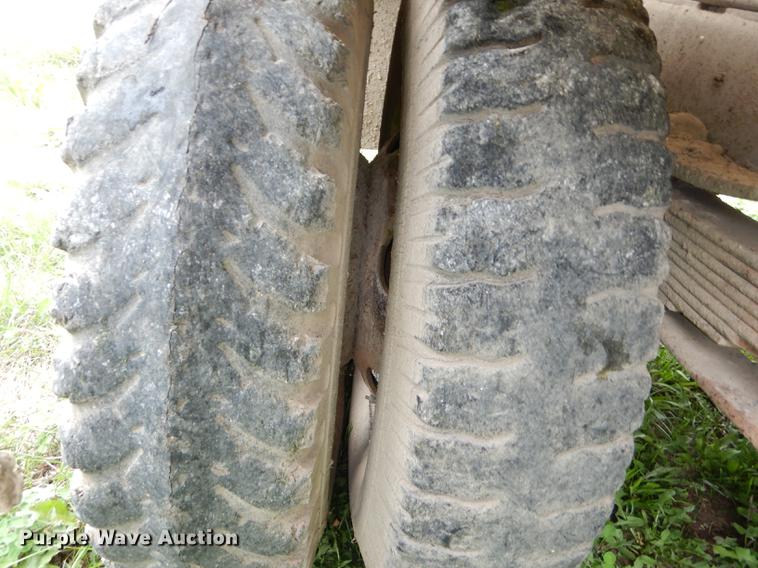 image for item DB8253 1973 Ford F600 feed mixer truck