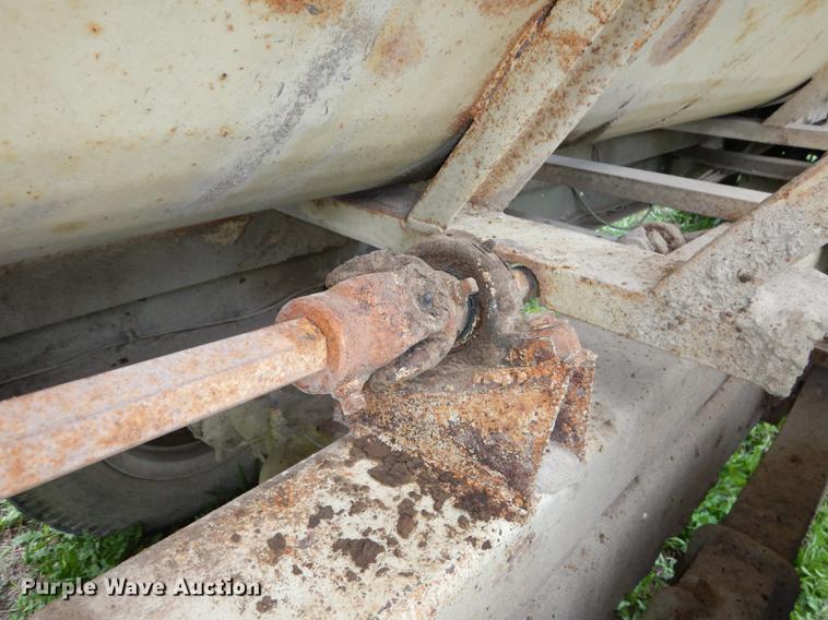 image for item DB8253 1973 Ford F600 feed mixer truck