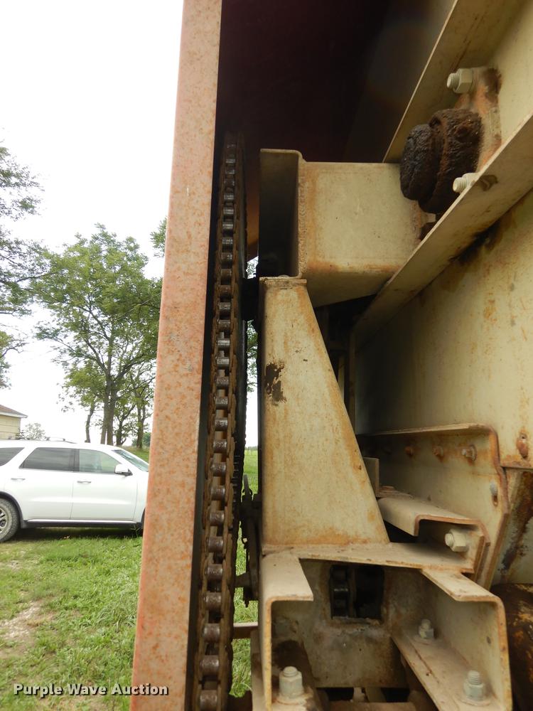 image for item DB8253 1973 Ford F600 feed mixer truck