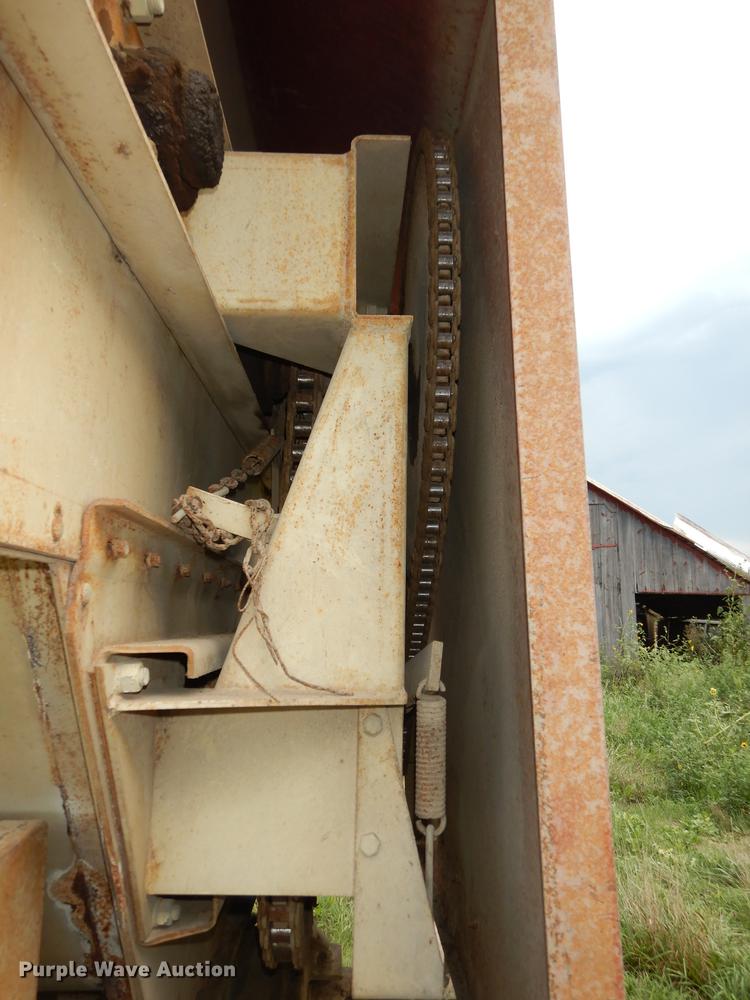 image for item DB8253 1973 Ford F600 feed mixer truck