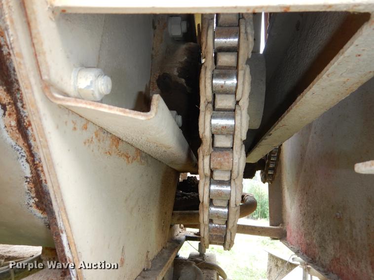 image for item DB8253 1973 Ford F600 feed mixer truck