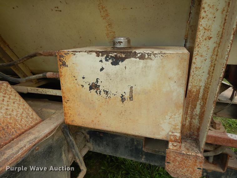 image for item DB8253 1973 Ford F600 feed mixer truck