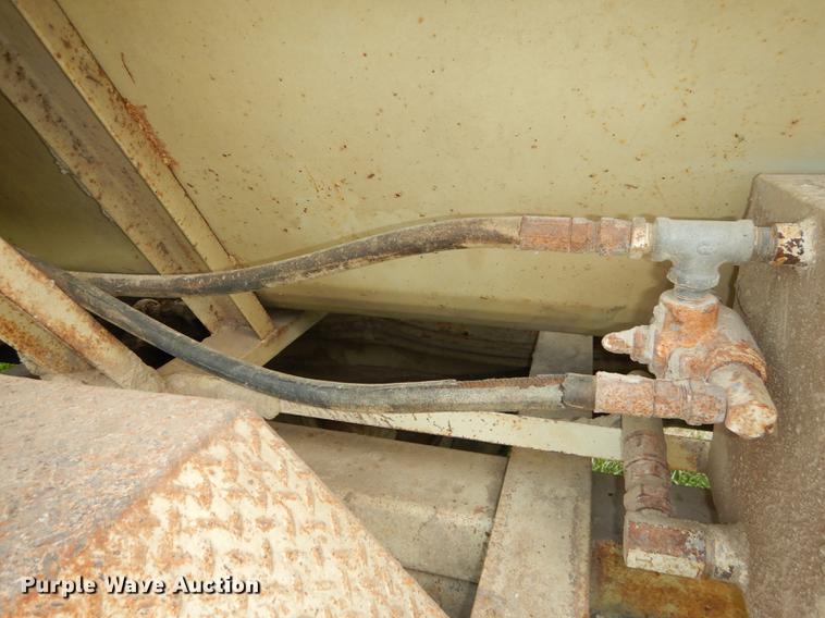 image for item DB8253 1973 Ford F600 feed mixer truck