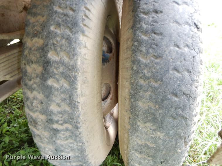 image for item DB8253 1973 Ford F600 feed mixer truck