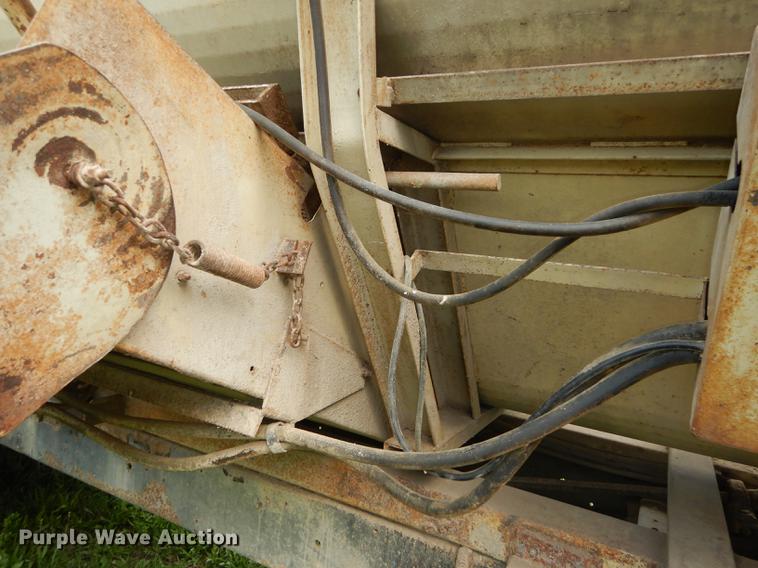 image for item DB8253 1973 Ford F600 feed mixer truck