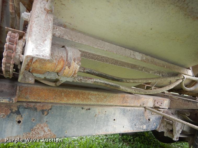 image for item DB8253 1973 Ford F600 feed mixer truck