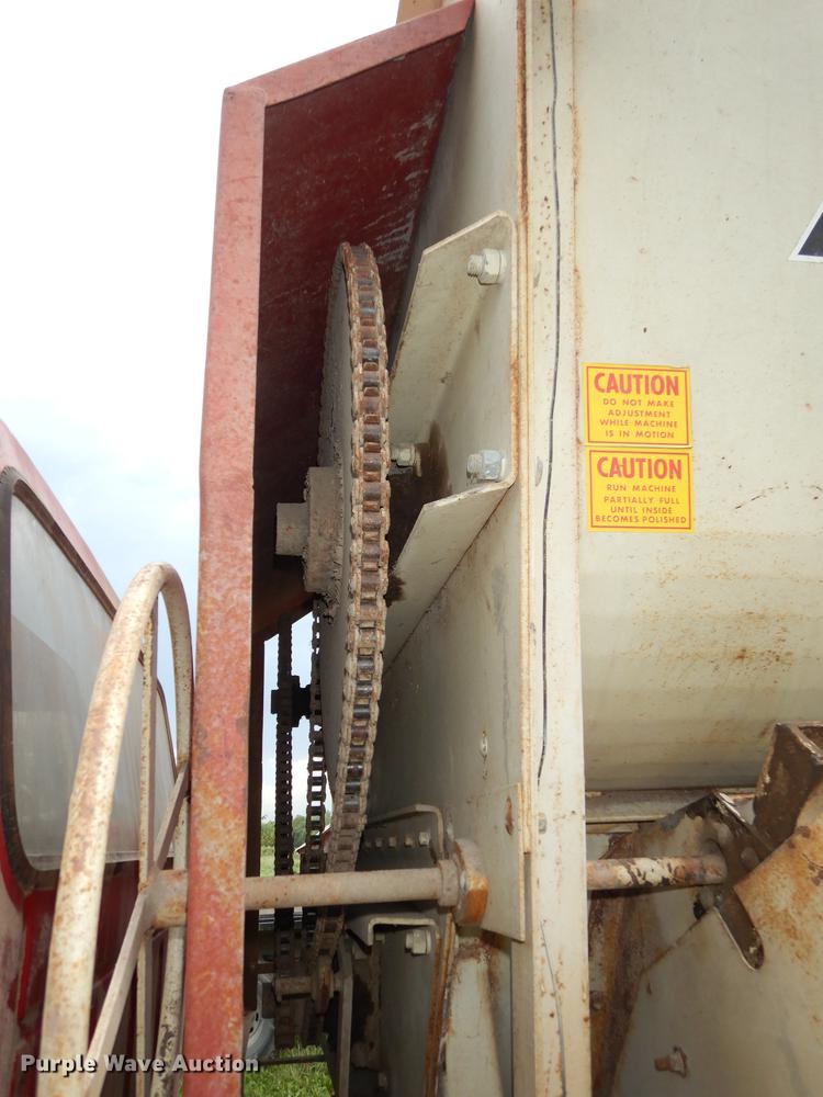 image for item DB8253 1973 Ford F600 feed mixer truck