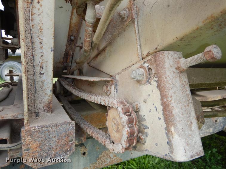 image for item DB8253 1973 Ford F600 feed mixer truck