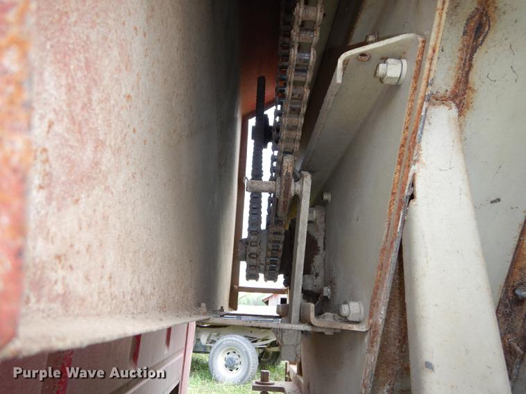 image for item DB8253 1973 Ford F600 feed mixer truck