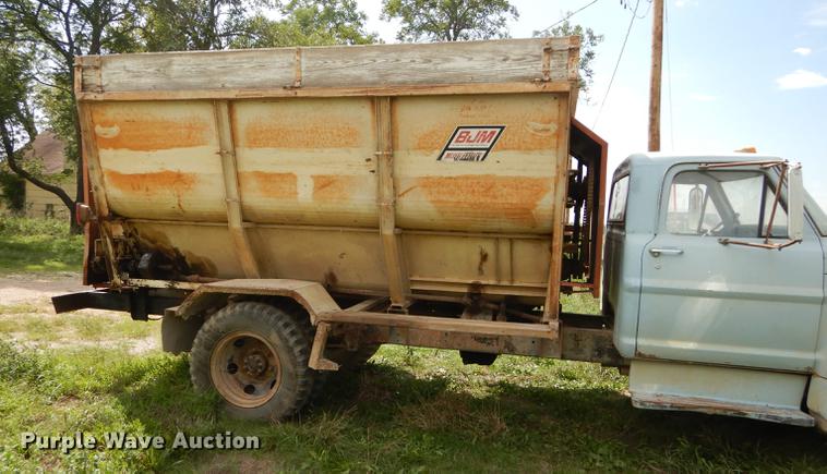 image for item DB8254 1968 Ford F600 feed mixer truck