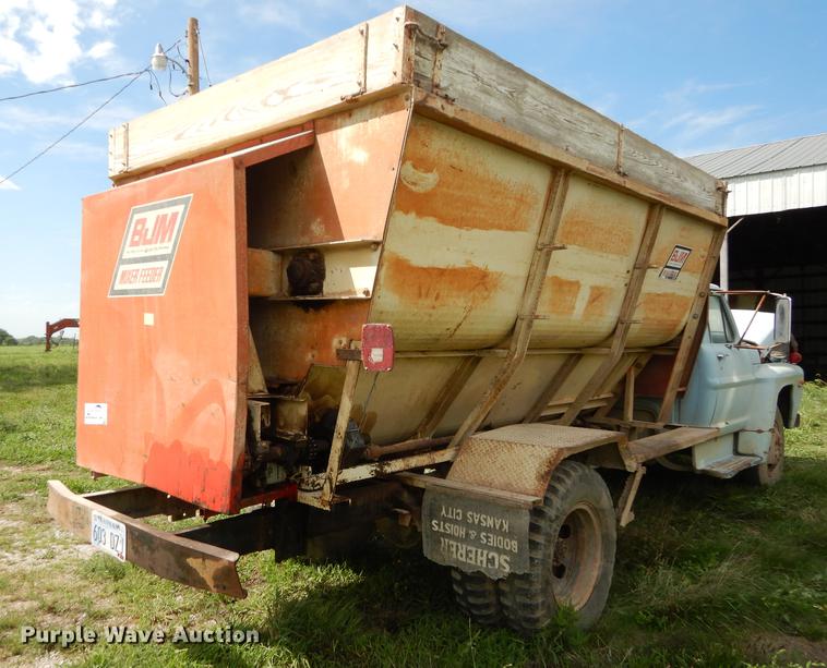 image for item DB8254 1968 Ford F600 feed mixer truck