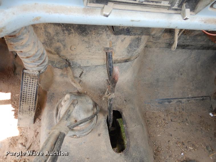 image for item DB8254 1968 Ford F600 feed mixer truck