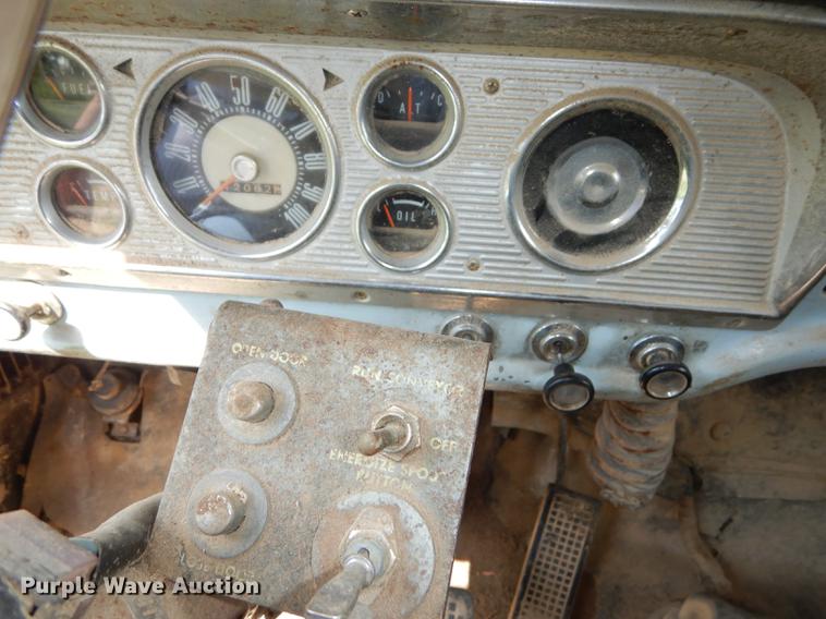 image for item DB8254 1968 Ford F600 feed mixer truck