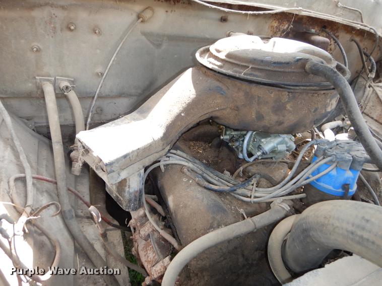 image for item DB8254 1968 Ford F600 feed mixer truck