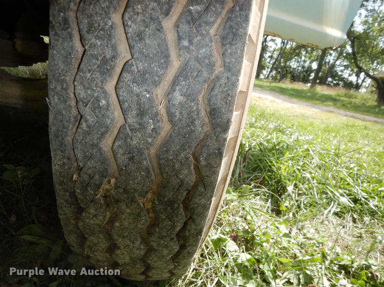 image for item DB8254 1968 Ford F600 feed mixer truck