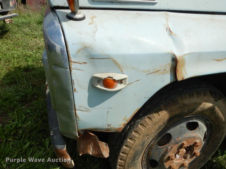 image for item DB8254 1968 Ford F600 feed mixer truck