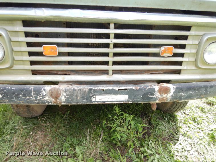 image for item DB8254 1968 Ford F600 feed mixer truck