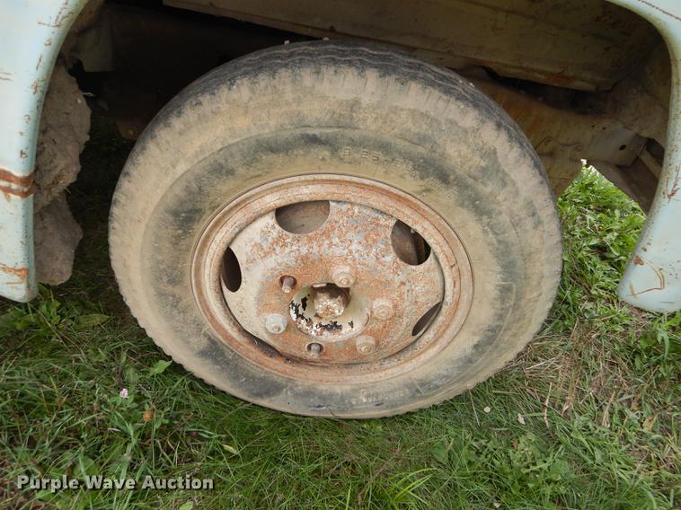 image for item DB8254 1968 Ford F600 feed mixer truck