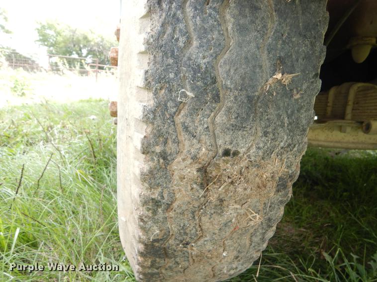 image for item DB8254 1968 Ford F600 feed mixer truck