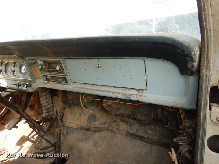 image for item DB8254 1968 Ford F600 feed mixer truck