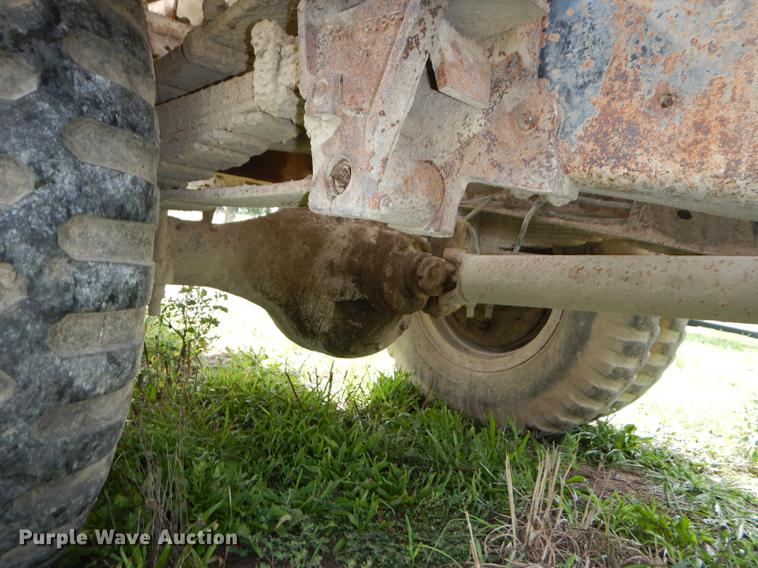 image for item DB8254 1968 Ford F600 feed mixer truck