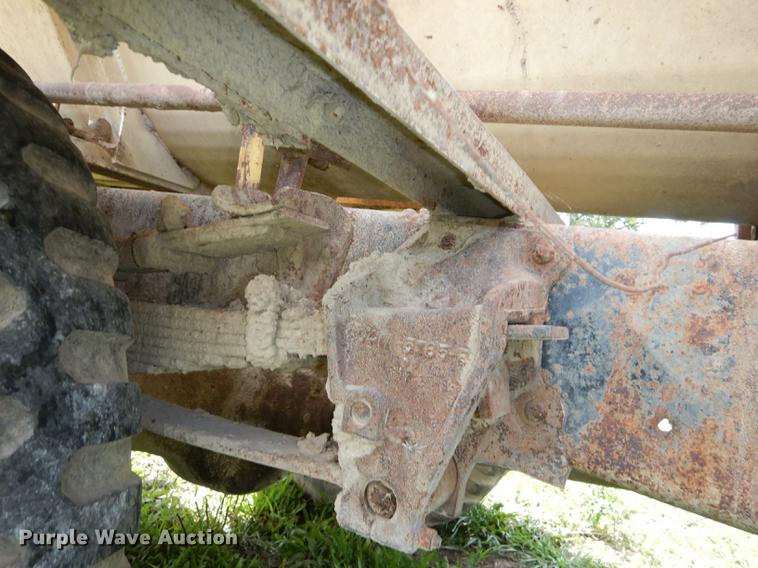 image for item DB8254 1968 Ford F600 feed mixer truck