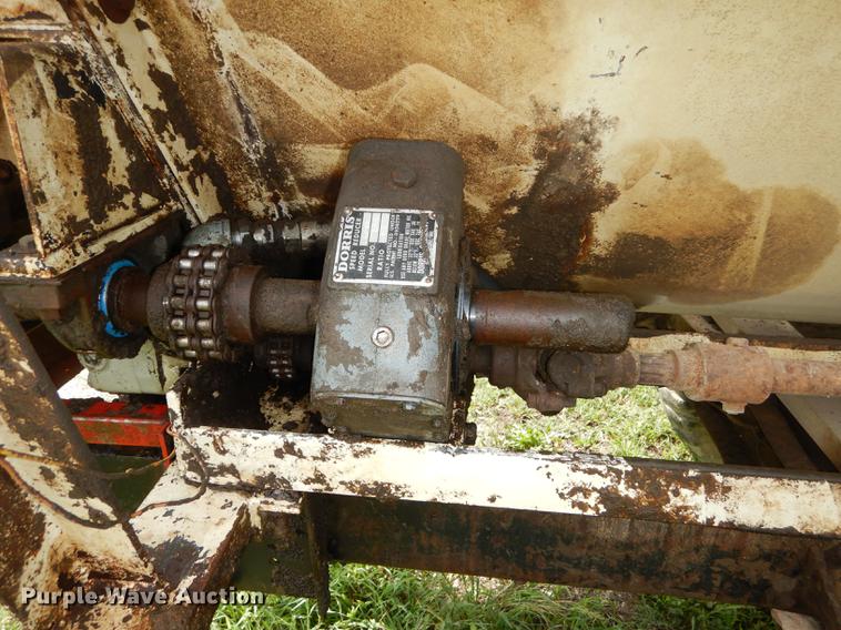 image for item DB8254 1968 Ford F600 feed mixer truck