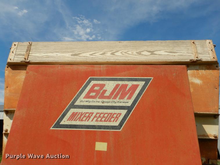 image for item DB8254 1968 Ford F600 feed mixer truck