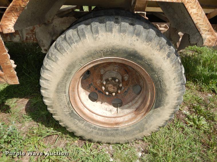 image for item DB8254 1968 Ford F600 feed mixer truck