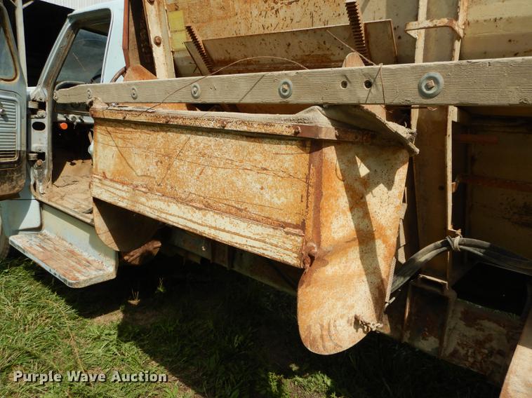 image for item DB8254 1968 Ford F600 feed mixer truck