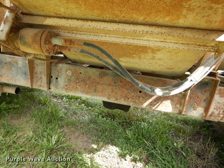 image for item DB8254 1968 Ford F600 feed mixer truck