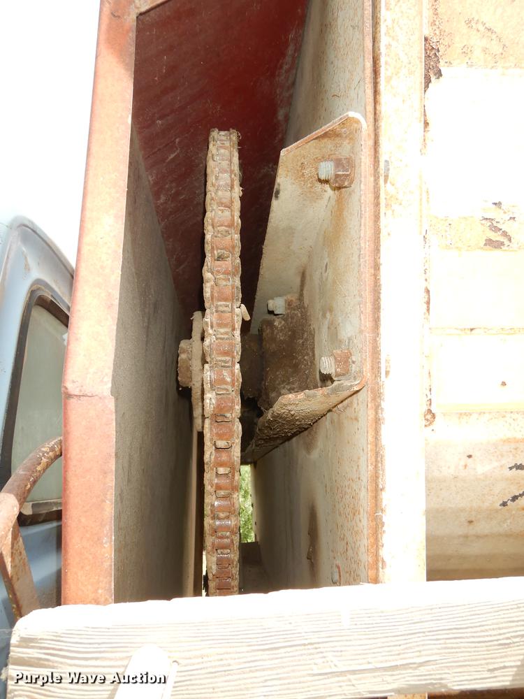 image for item DB8254 1968 Ford F600 feed mixer truck