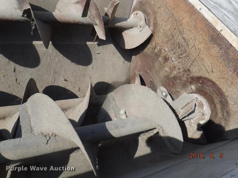 image for item DB8254 1968 Ford F600 feed mixer truck