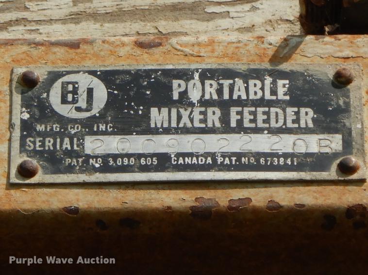 image for item DB8254 1968 Ford F600 feed mixer truck