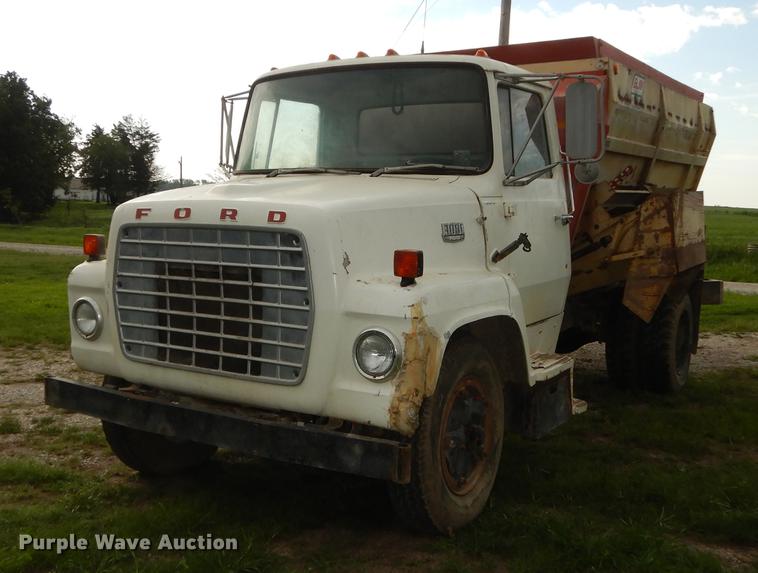 image for item DB8292 1973 Ford 700 feed mixer truck