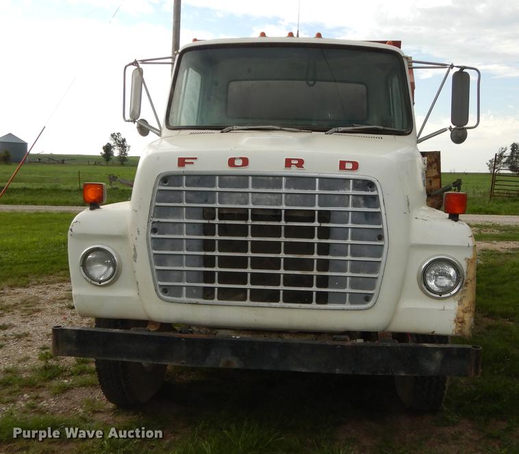 image for item DB8292 1973 Ford 700 feed mixer truck