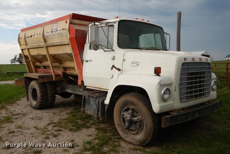 image for item DB8292 1973 Ford 700 feed mixer truck